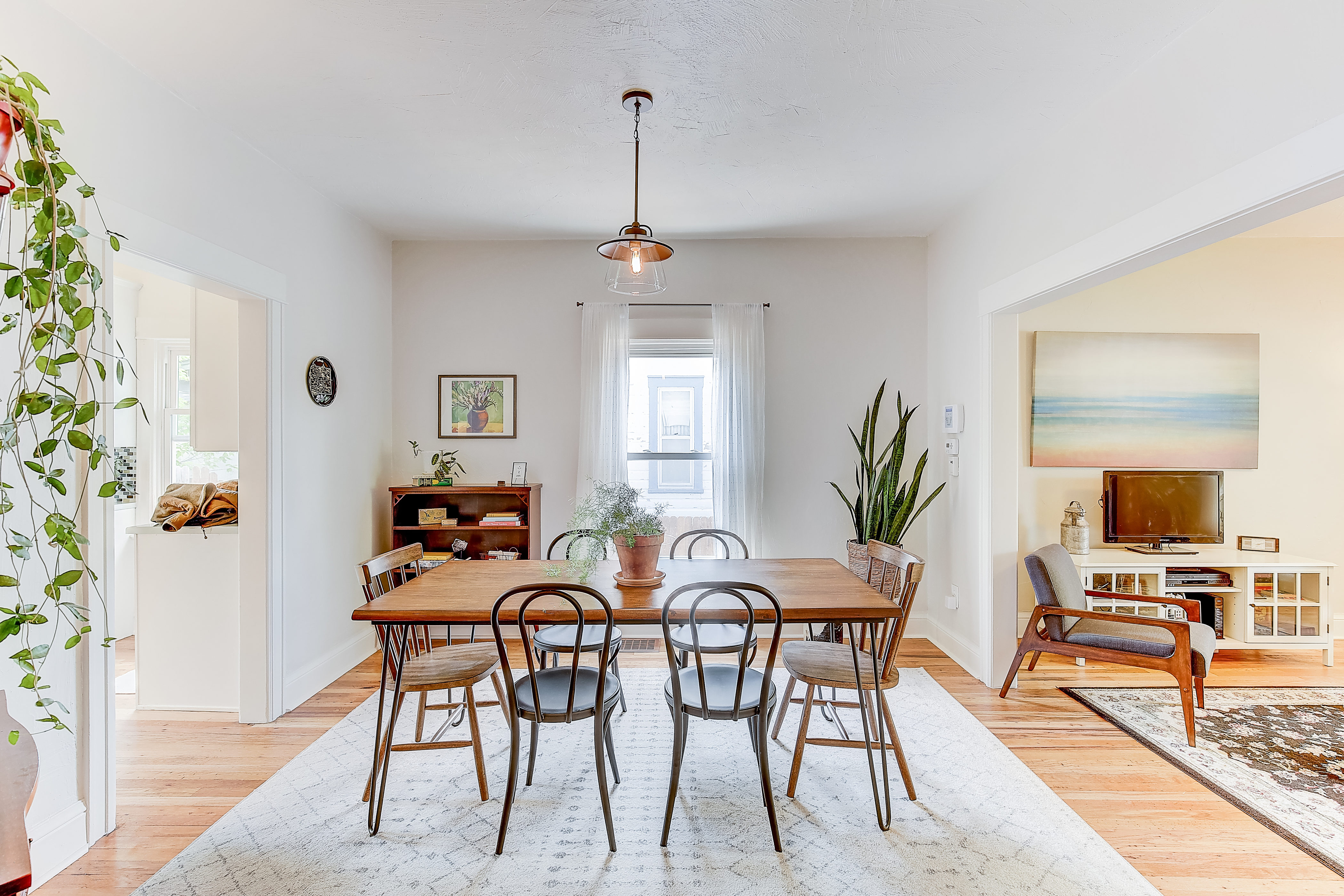 South-Broadway-Heights-dining-room