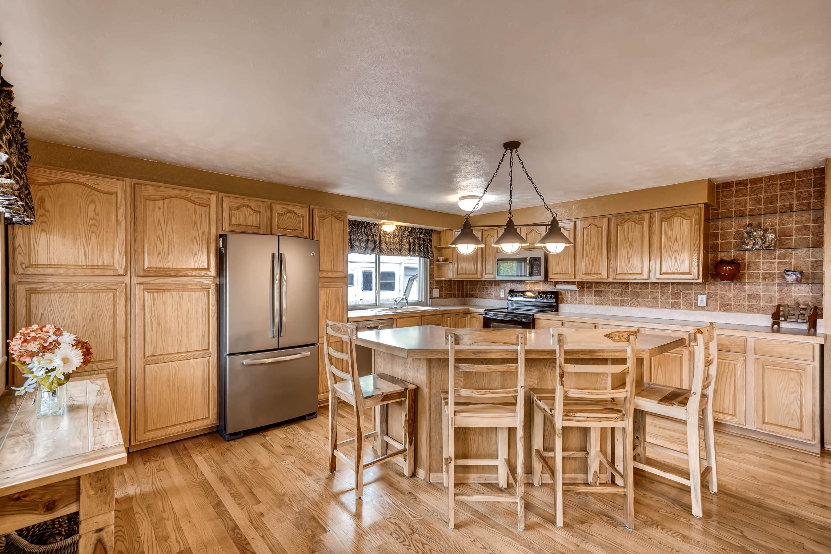 Pomona-Lakes-kitchen