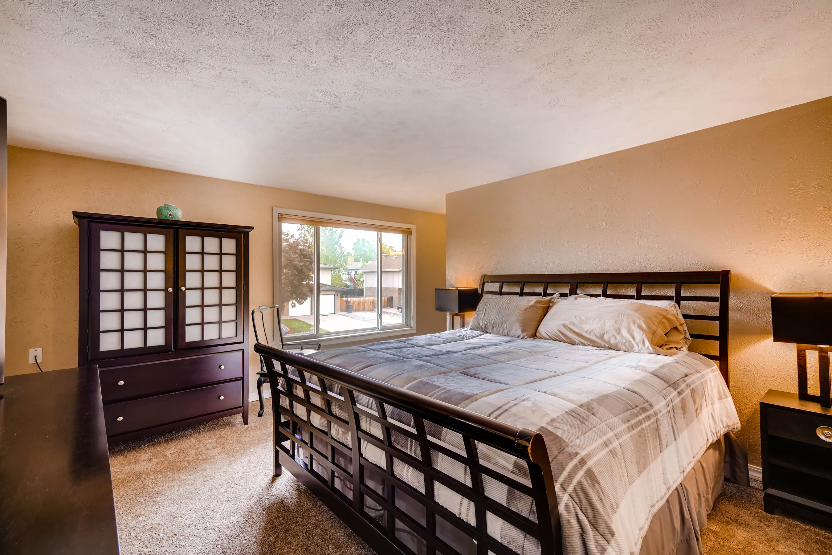Pomona-Lakes-bedroom