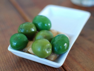 heirloom-cafe-olives-and-marcona-almonds_400