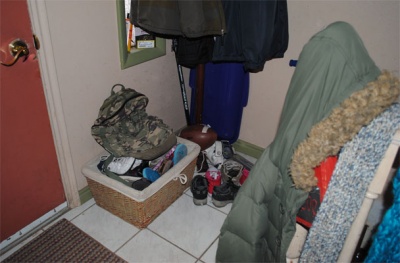 messy_entryway_400