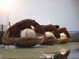 tball_gloves_325