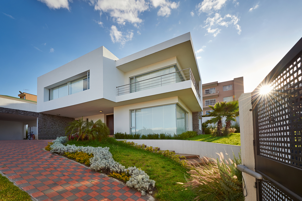why summer is a great time to buy a house
